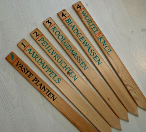 finished wood moestuin signs
